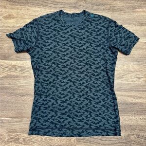Lululemon Gray Camo Athletic Short Sleeve Training Shirt Women’s Large